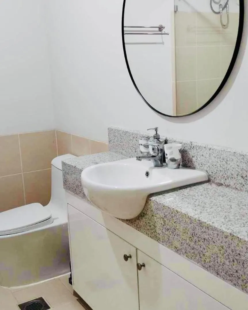 The Atherton Paranaque City Aparthotel